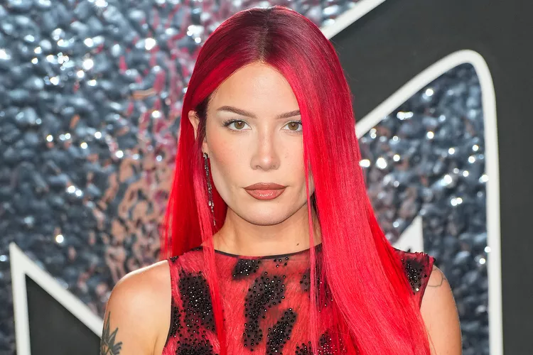 Qual a altura de Qual a altura de Halsey? Dados completos e curiosidades reveladas