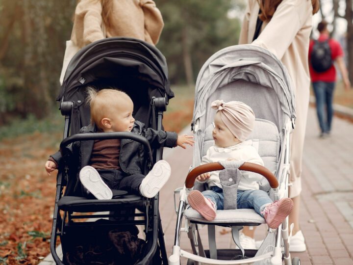 Qual a diferença entre carrinho, moisés e bebê conforto? Entenda a função de cada um